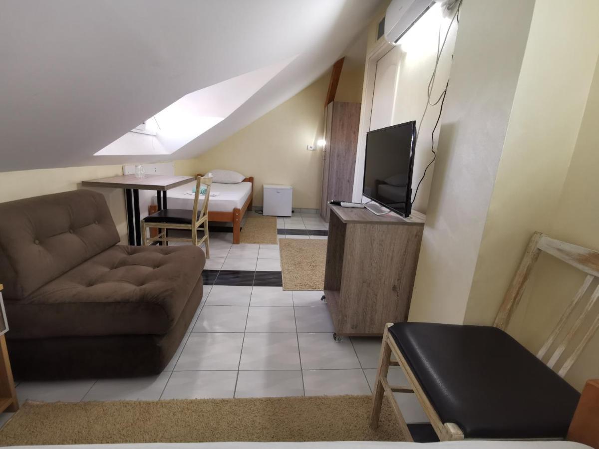 Hotel Marex Centar Jabuka Exterior foto